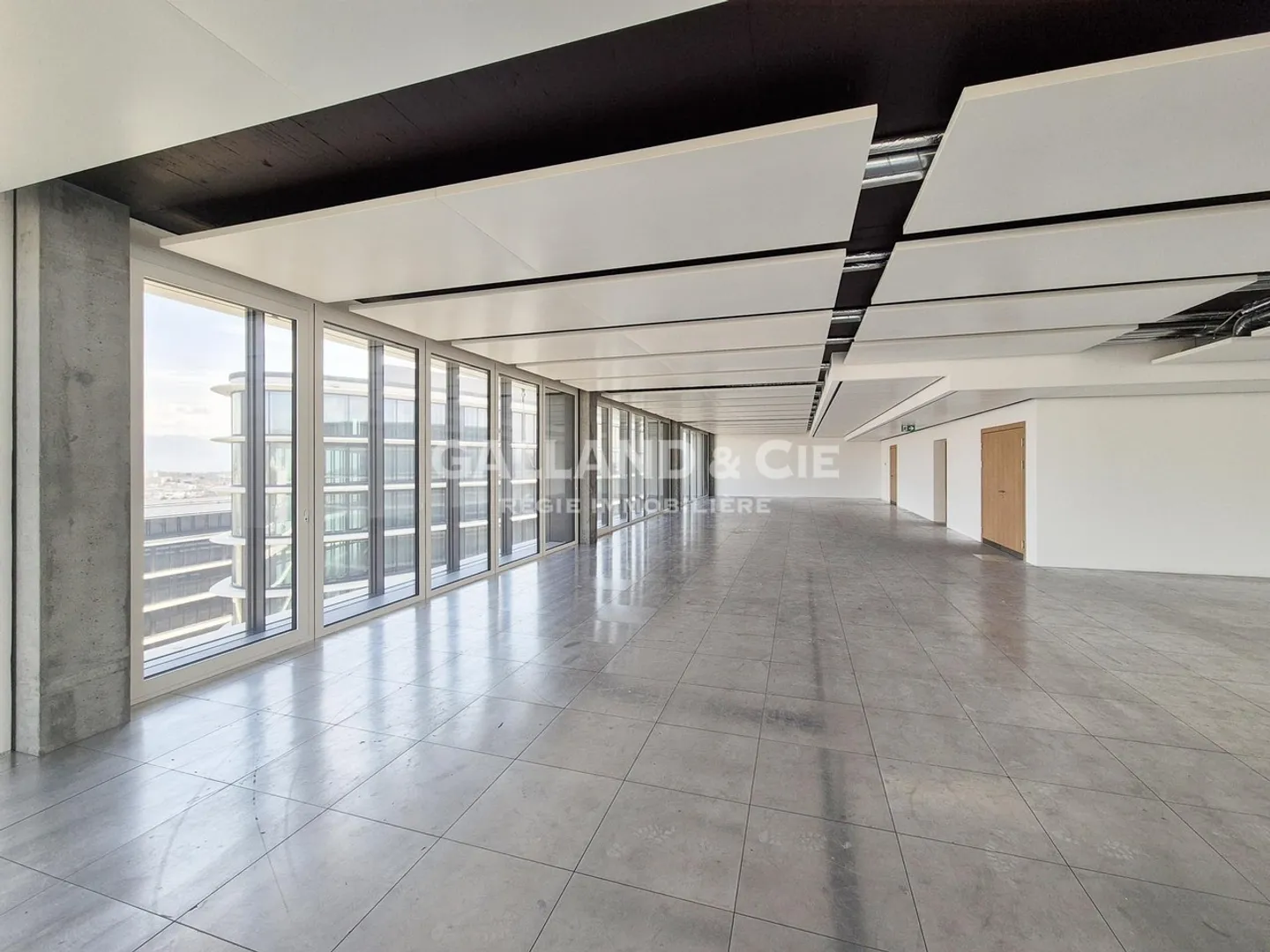 476m2 Plateau on the 5th floor, fully glazed offices with a magnificent view - Photo 4 of 9
