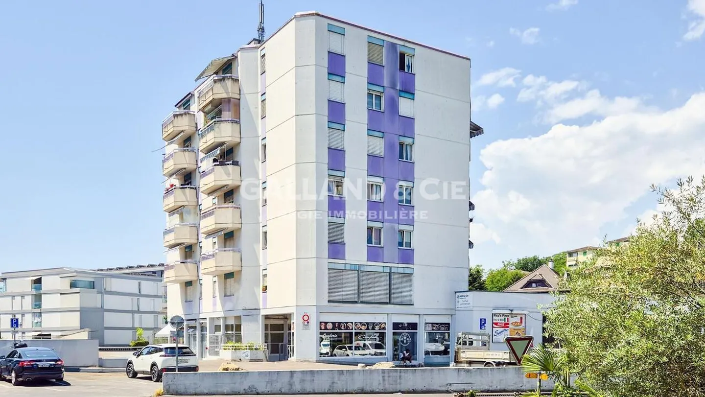 Commercial premises on the ground floor. - Photo 1 of 9