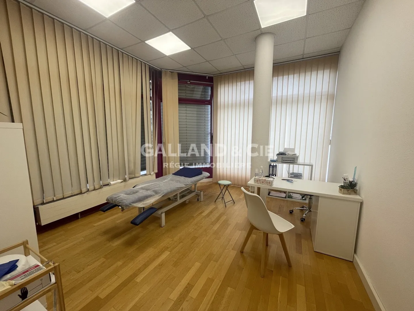 Commercial premises on the ground floor. - Photo 5 of 9