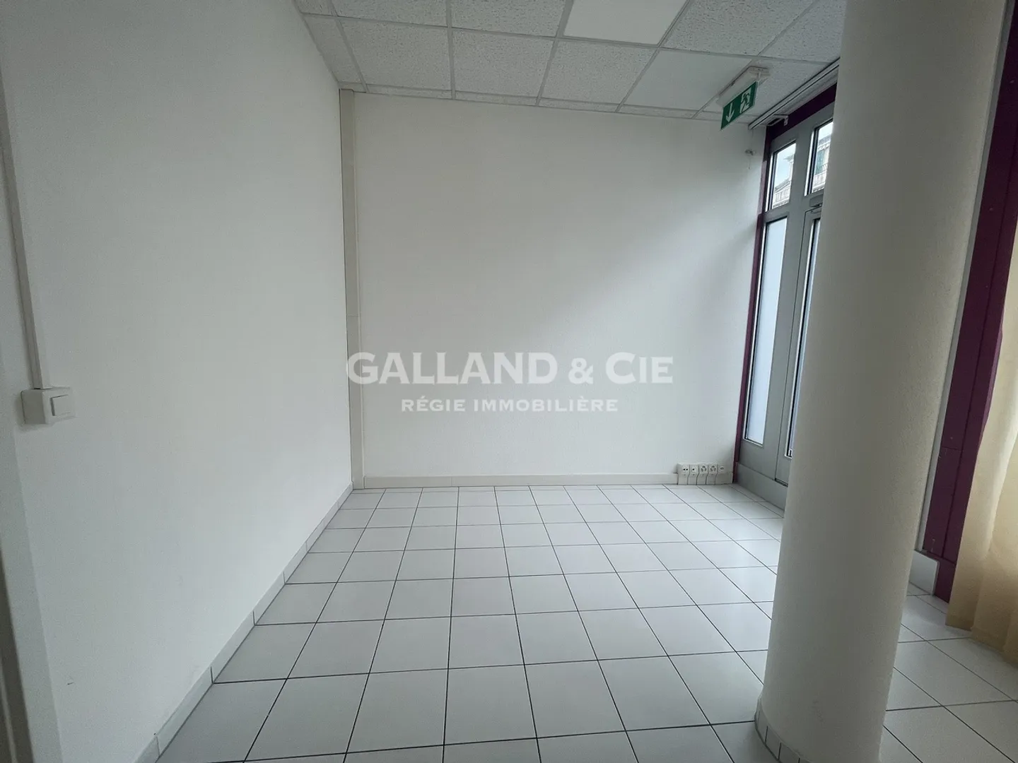 Commercial premises on the ground floor. - Photo 8 of 9