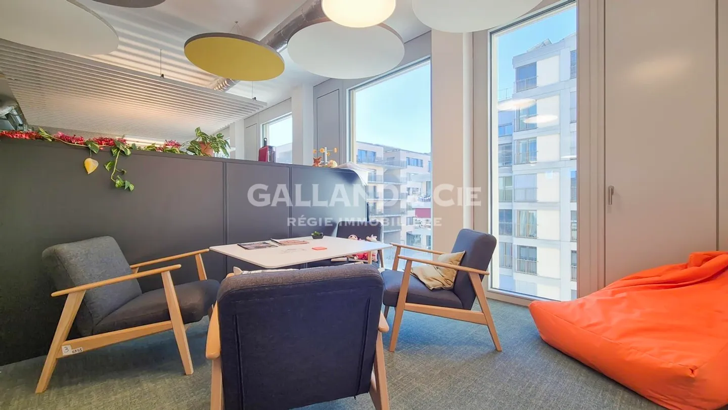 Modern office space of 285 m² – 28 equipped workstations - Photo 7 of 9