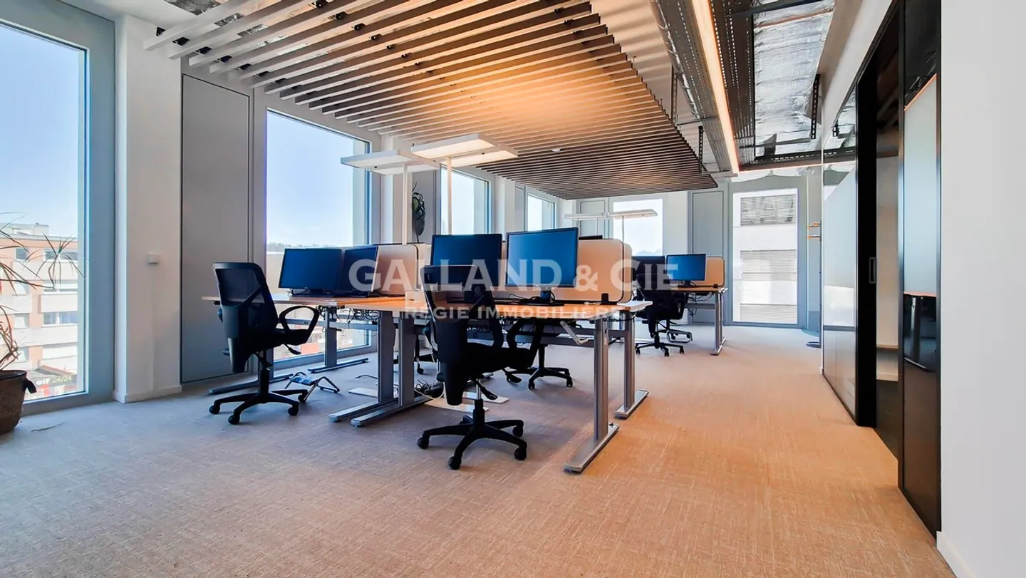 Modern office space of 285 m² – 28 equipped workstations - Photo 3 of 9