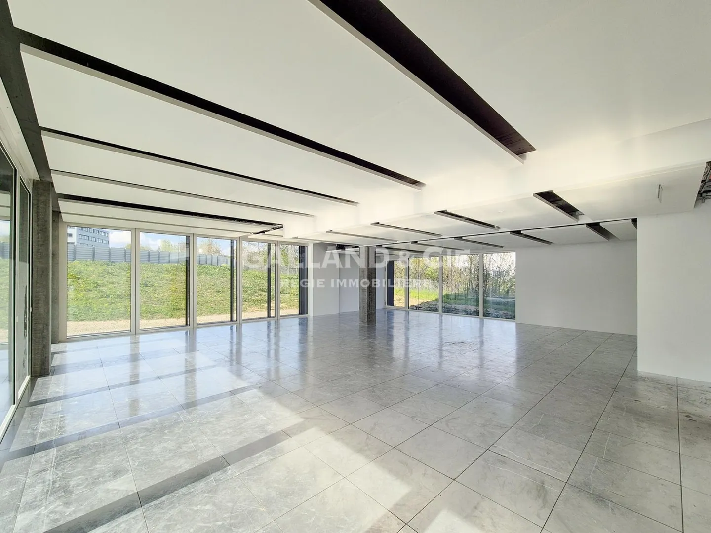Office of 119m2 benefiting from beautiful brightness - Photo 1 of 7