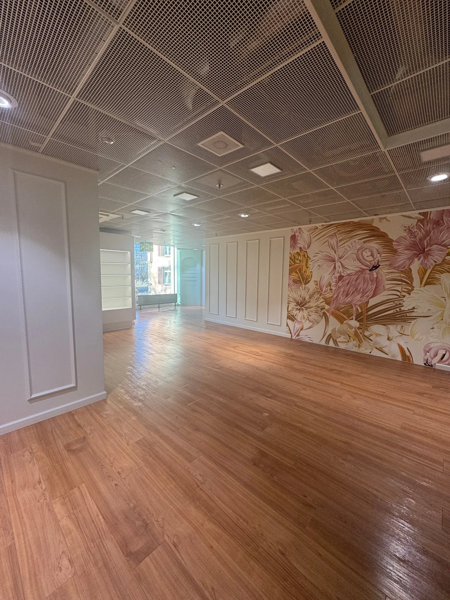 Spacious commercial space on Löwenstrasse - Central and barrier-free - Photo 3 of 9