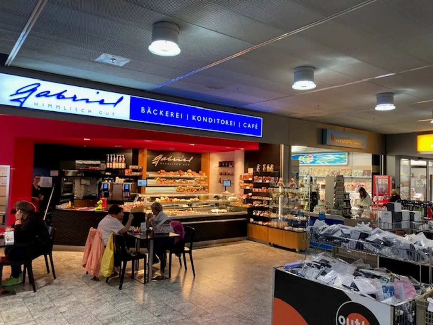 Espace commercial spacieux dans le Migros Center de Niederurnen - Photo 2 sur 5