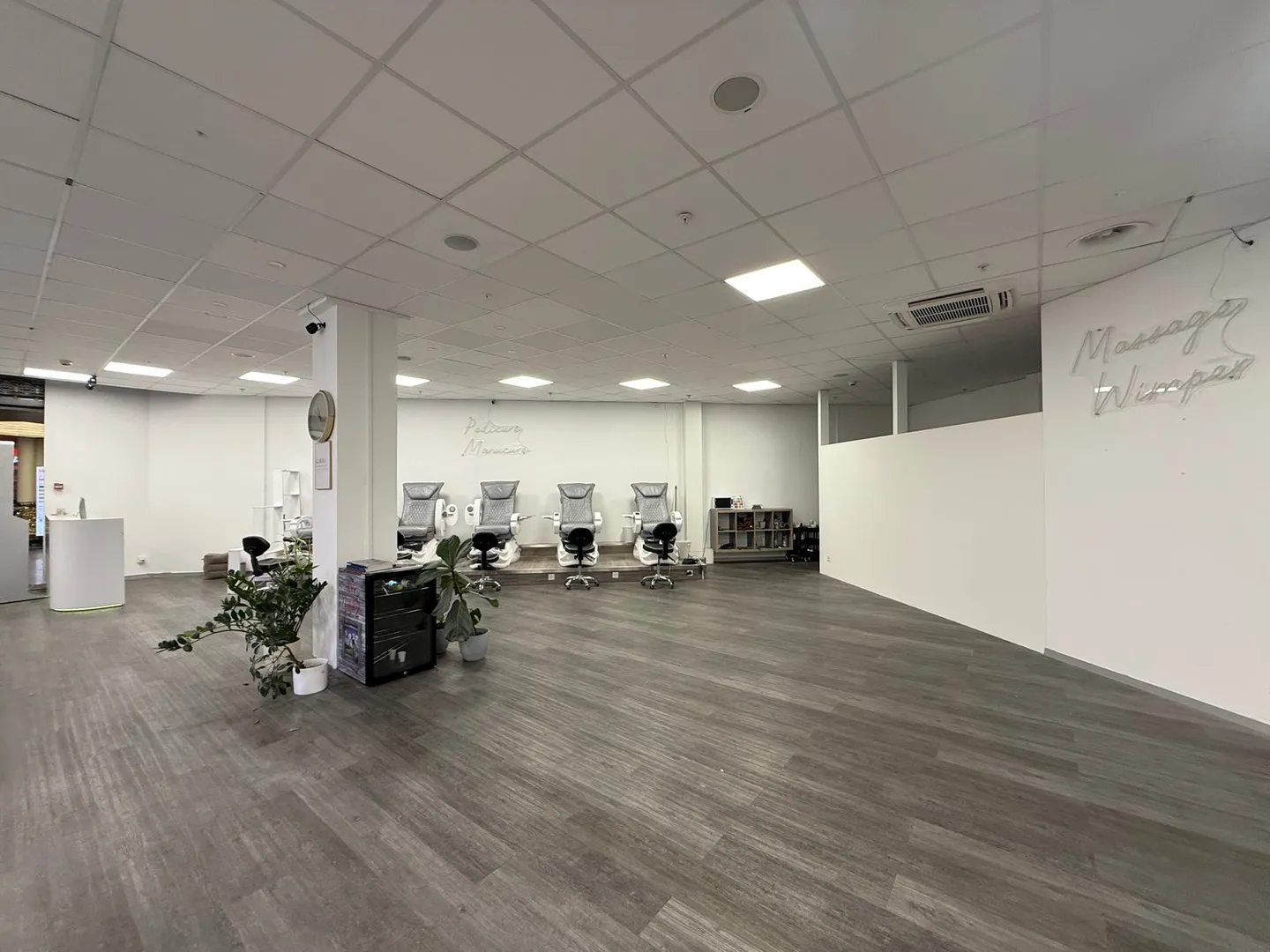 Espace commercial moderne à louer dans le centre Migros de Wiedikon - Photo 2 sur 8