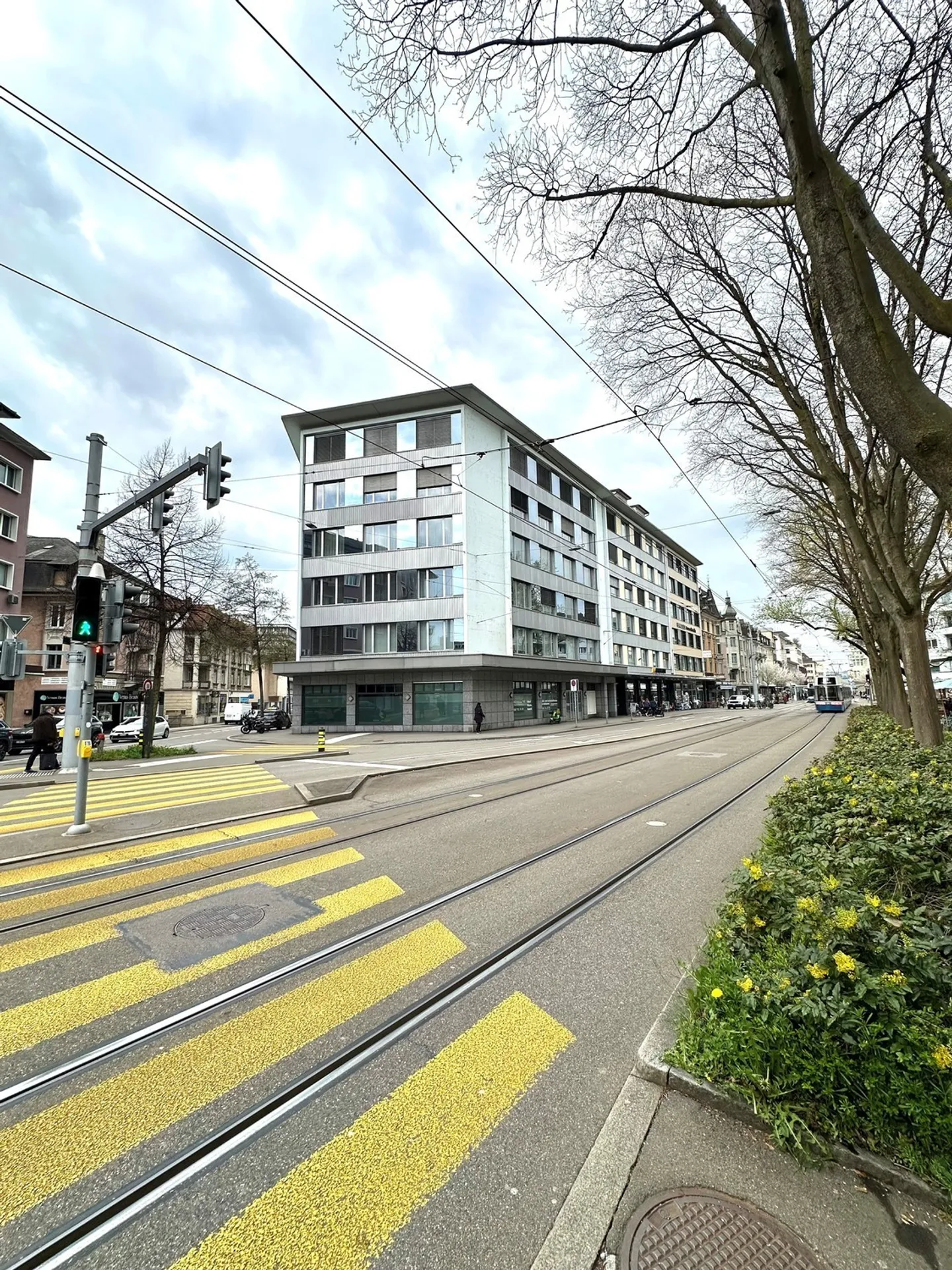 Representative commercial space on the ground floor in the best location in Zurich-Oerlikon - Photo 4 of 4