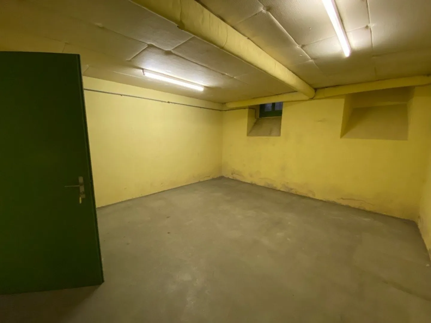 Storage room directly at the main train station! - Photo 2 of 2