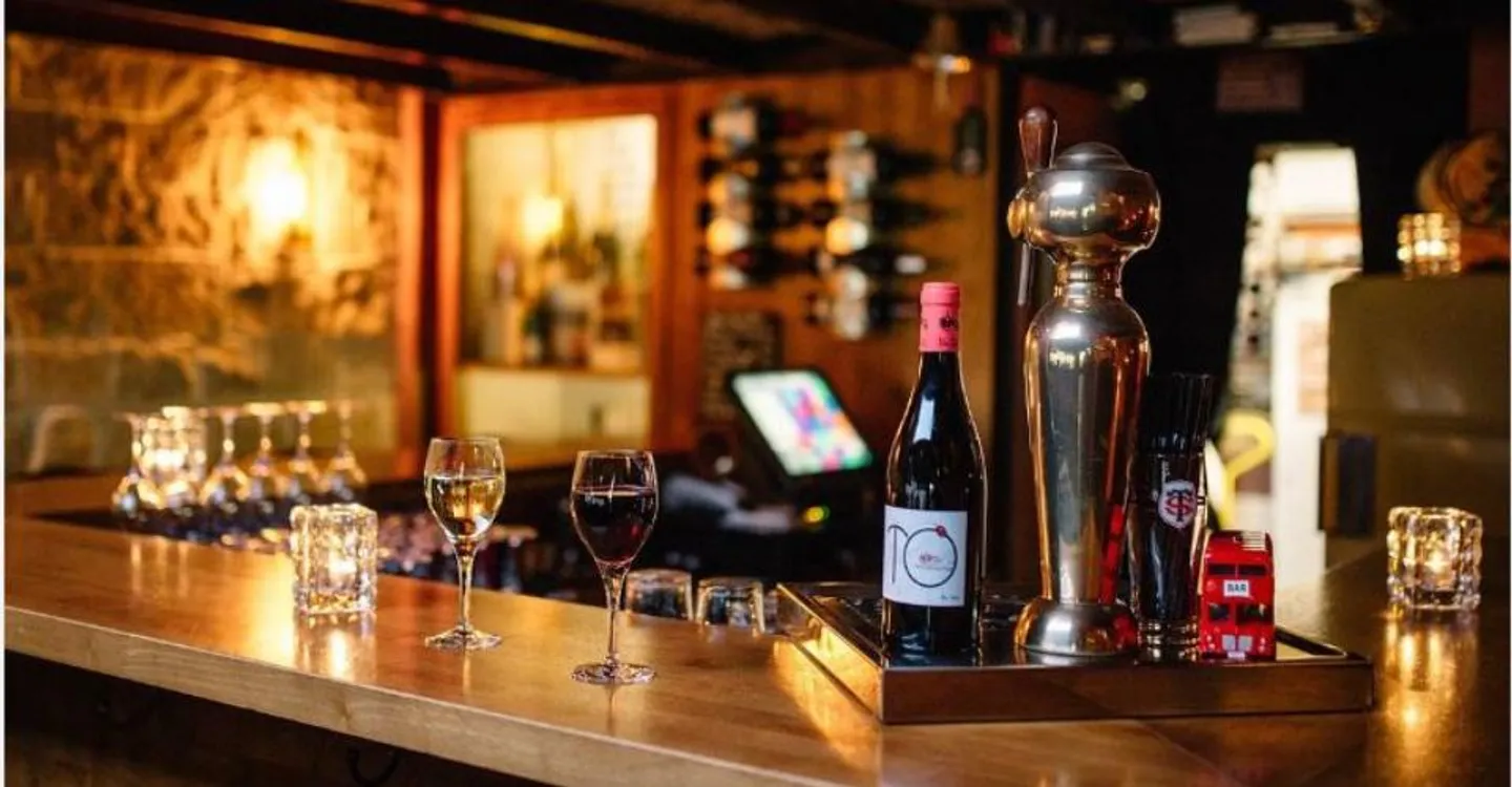 BAR CAFÉ IDEALLY LOCATED IN EAUX-VIVES - Photo 1 of 2