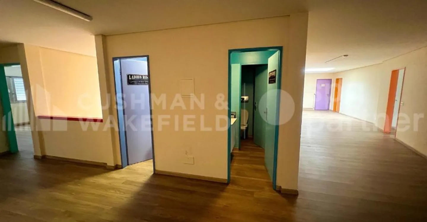 Workshop, showroom and offices - 940 m² | SATIGNY–ZIMEYSA - Photo 8 of 13
