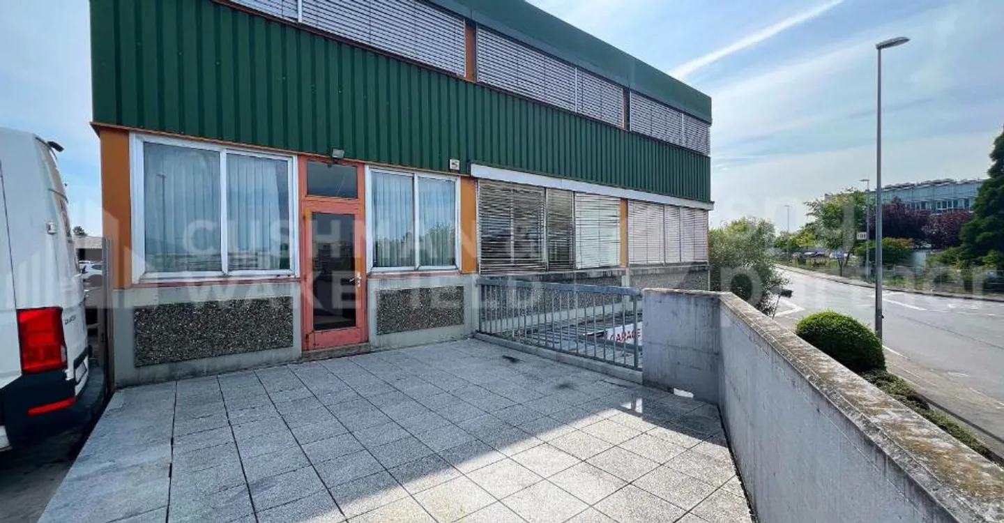 Workshop, showroom and offices - 940 m² | SATIGNY–ZIMEYSA - Photo 13 of 13