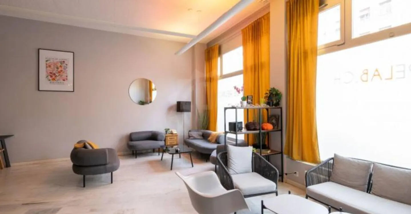 Showroom et bureaux uniques - Photo 3 sur 6