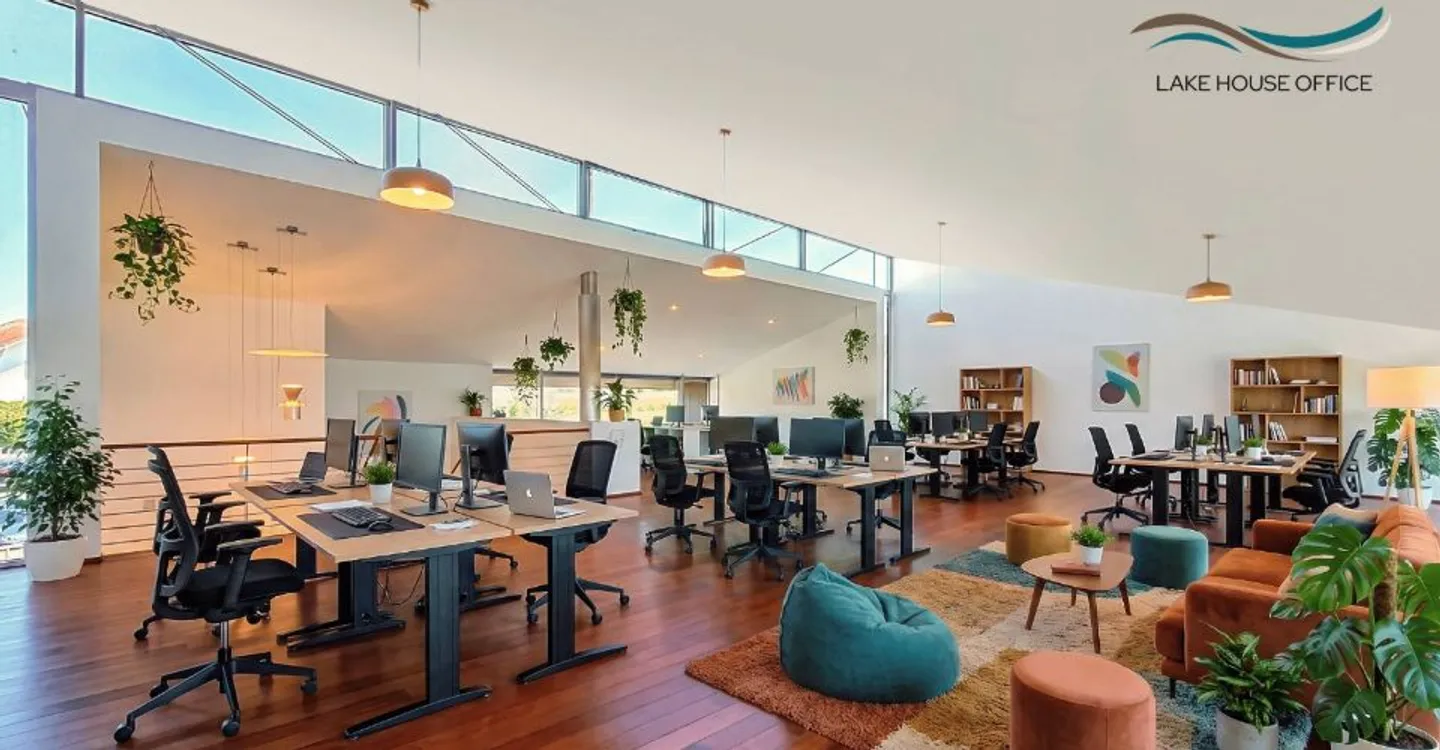 EXCLUSIVE - LAKE House OFFICE: Prestigious Building - Photo 2 of 13