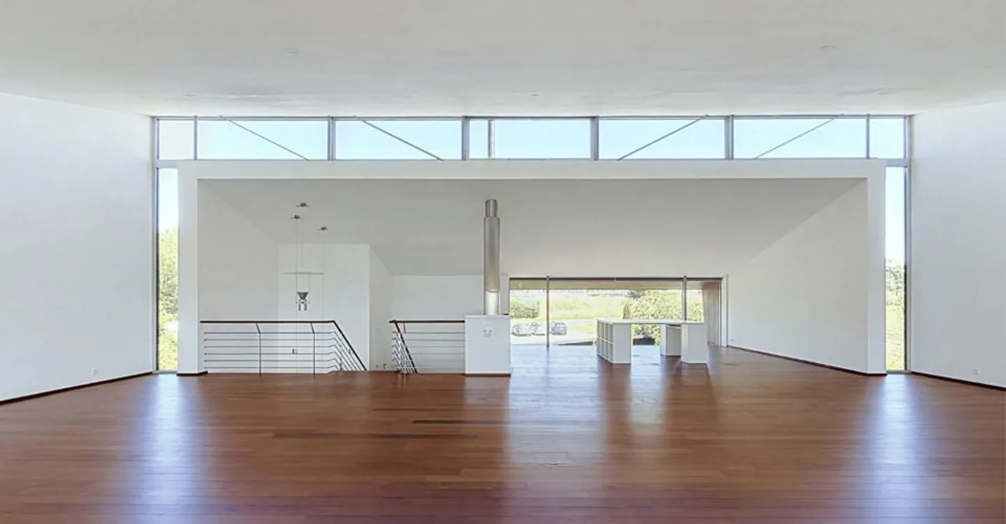 EXCLUSIVE - LAKE House OFFICE: Prestigious Building - Photo 1 of 13
