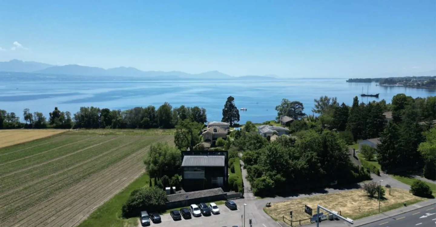 EXCLUSIVE - LAKE House OFFICE: Prestigious Building - Photo 13 of 13