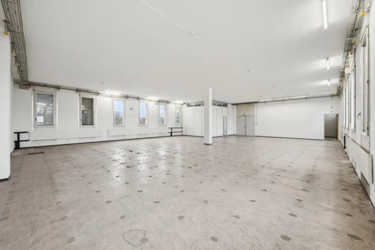 Swisscom Arlesheim - Photo 9 of 13