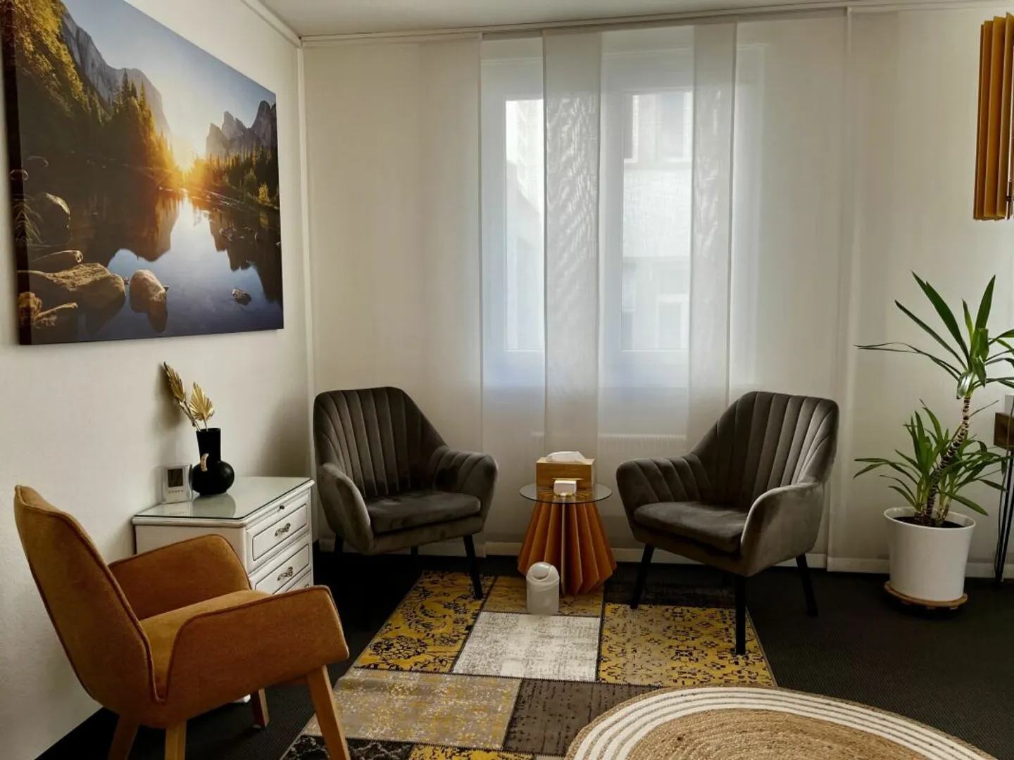 Bright and versatile office and practice rooms in the best old town location - Photo 2 of 5