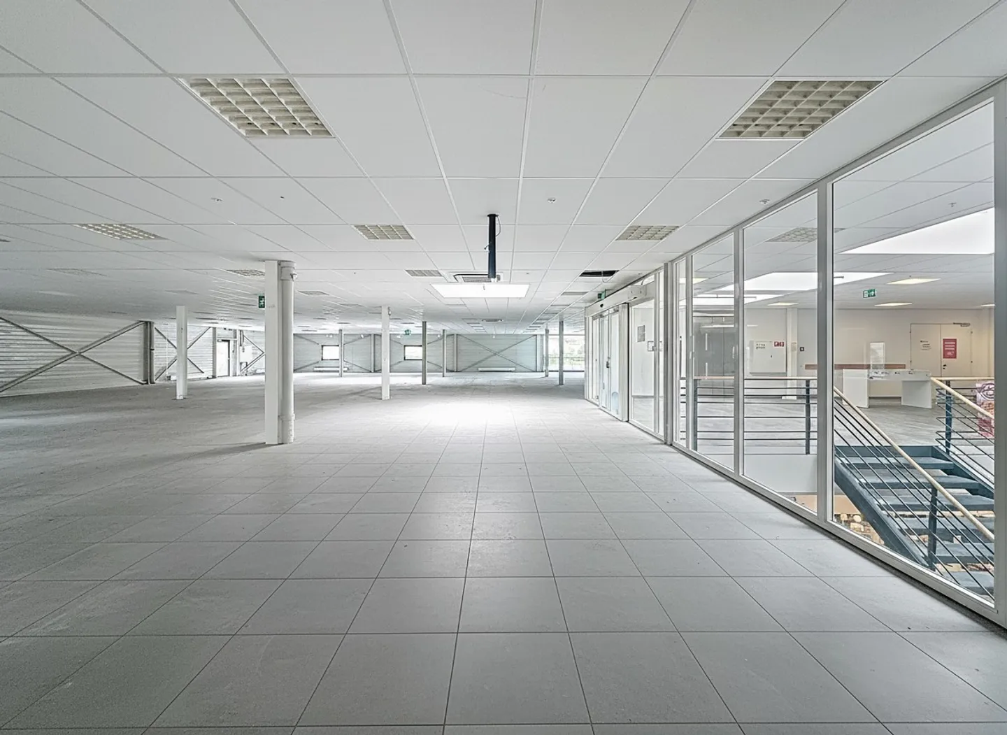 surface modulable de 293 à 1'665 m2 - Roc Centre - Conthey - Photo 3 of 5