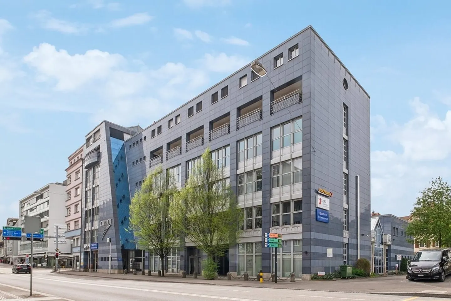 Central, modern and full of possibilities --> Your new company headquarters! - Photo 1 of 6