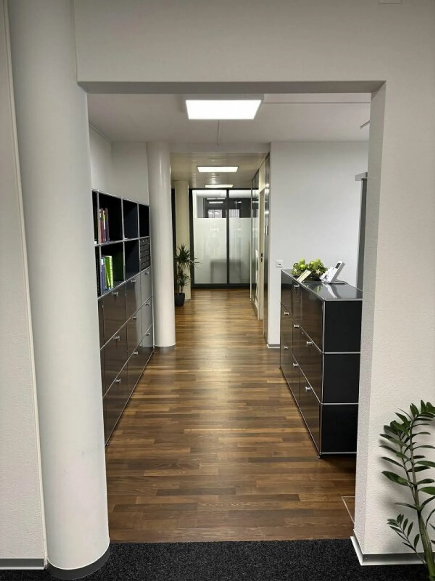 Your office space near the station and lake! - Photo 8 of 12