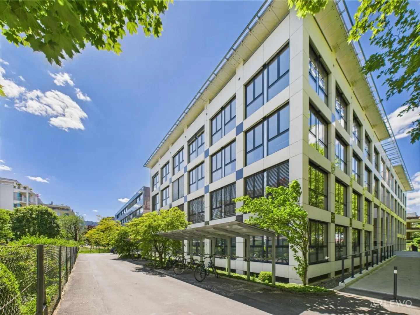 Your office space near the station and lake! - Photo 11 of 12