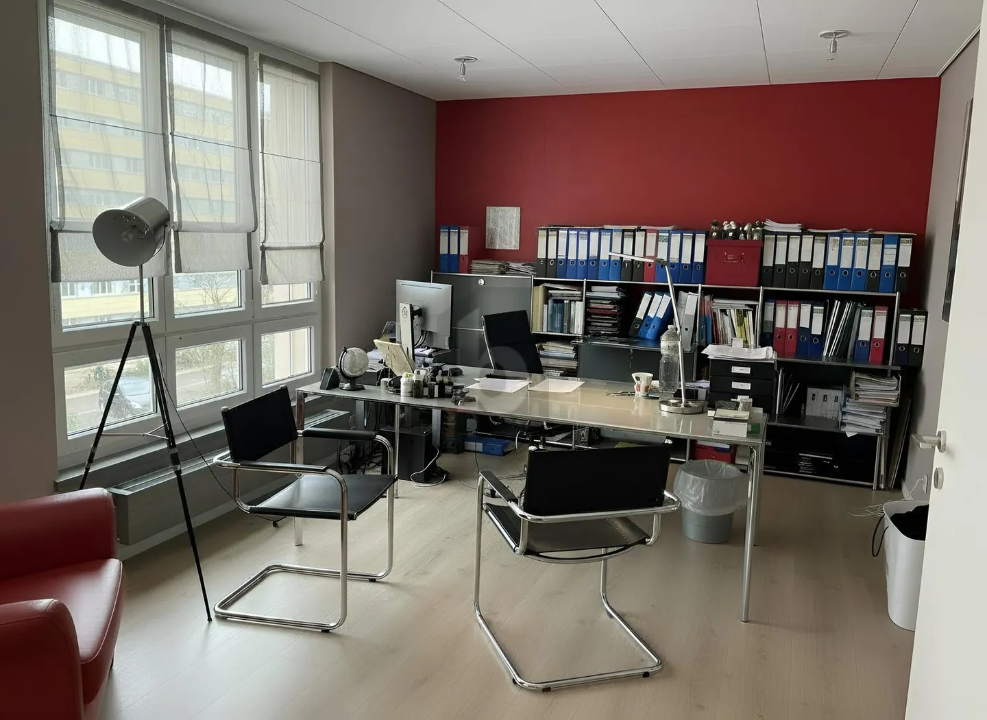 BRIGHTNESS AND CALM ENVIRONMENT - Photo 4 of 6