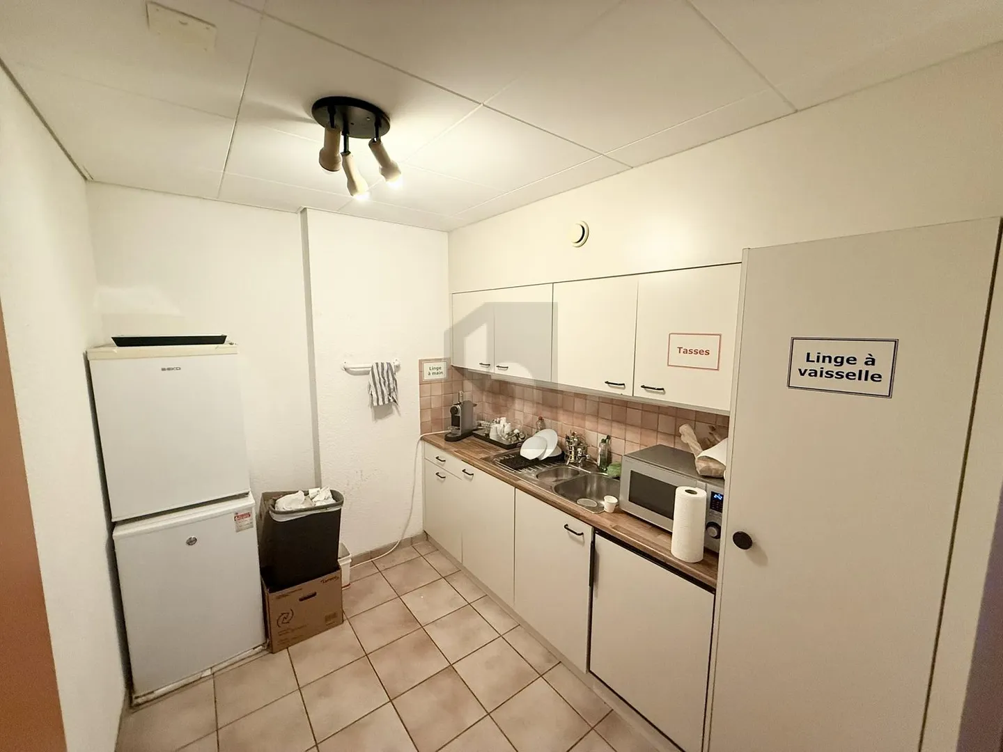 CENTRAL AND SPACIOUS - Photo 5 of 6