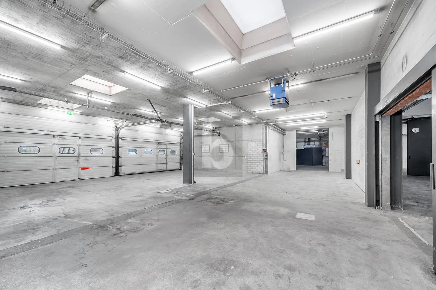 SPACIOUS, STRUCTURED AND PROFESSIONAL - Photo 1 of 6