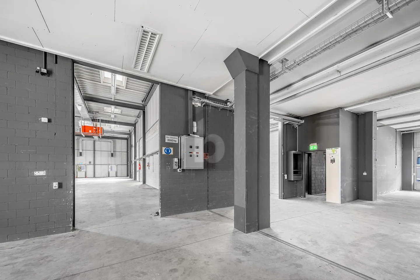 SPACIOUS, STRUCTURED AND PROFESSIONAL - Photo 4 of 6