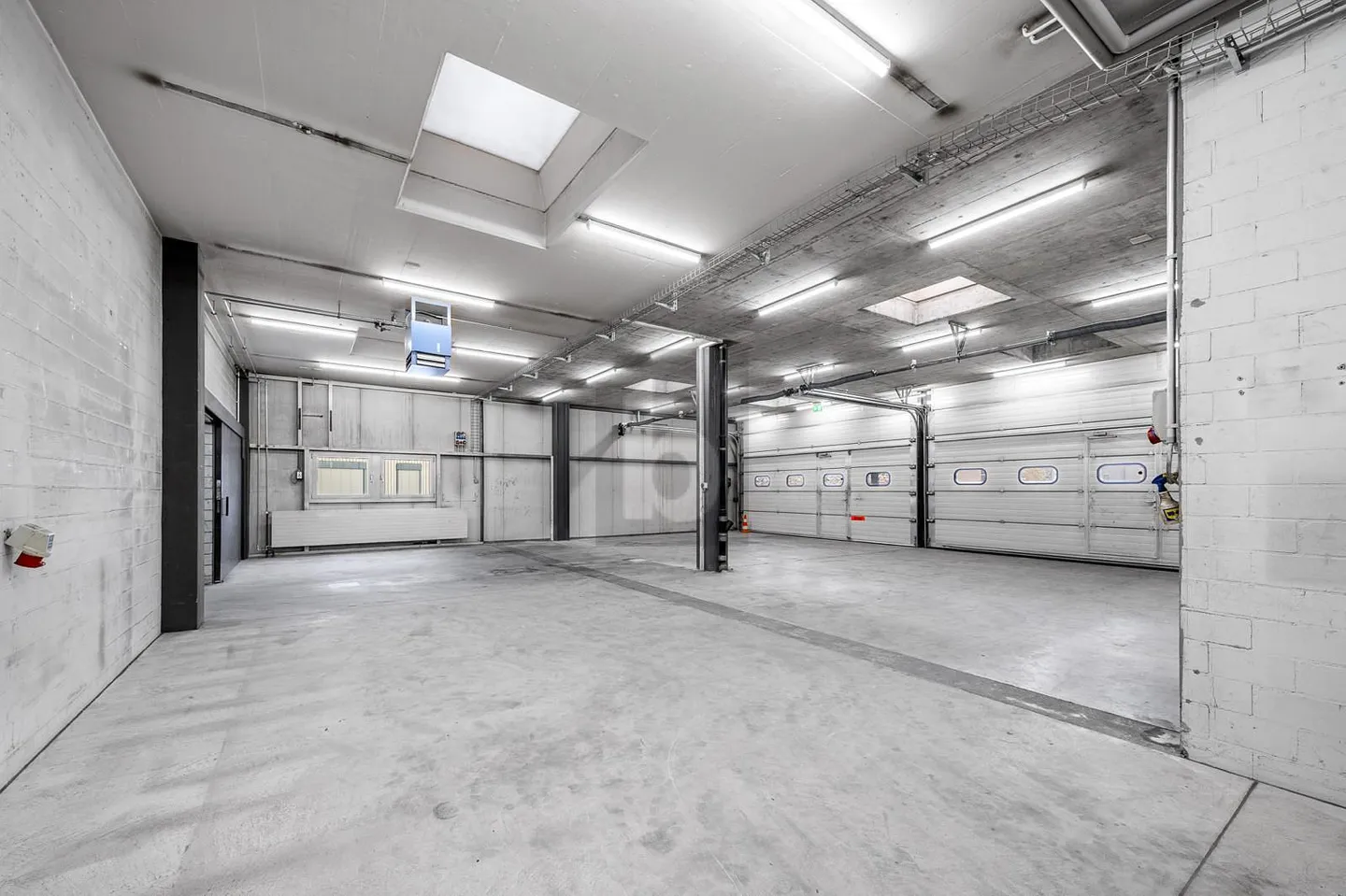 SPACIOUS, STRUCTURED AND PROFESSIONAL - Photo 3 of 6