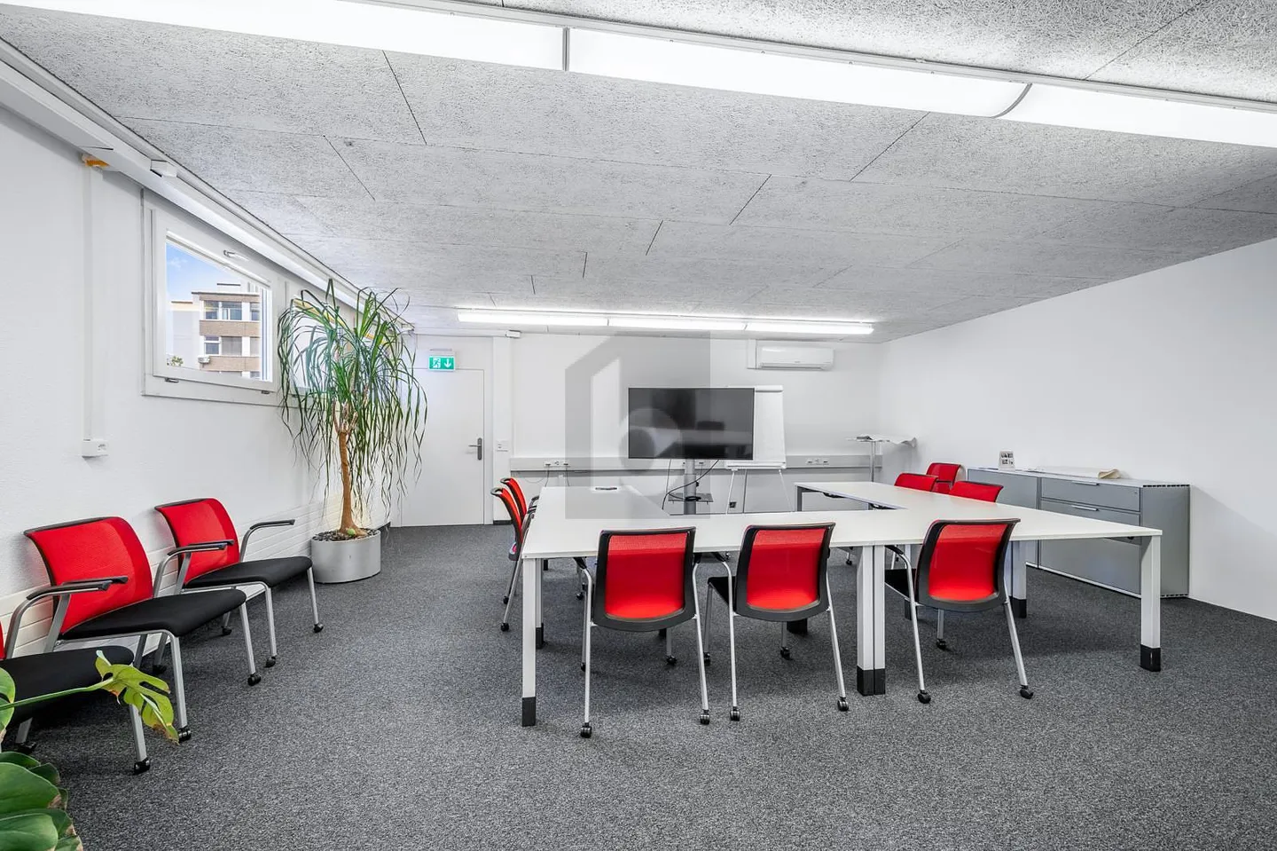 SPACIOUS AND MODERN - Photo 3 of 6