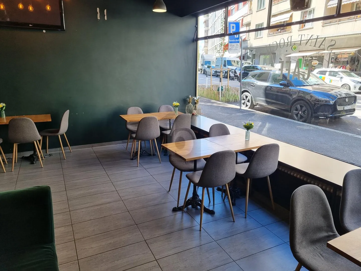 CAFE BAR IN ST-ROCH DISTRICT! - Photo 4 of 6