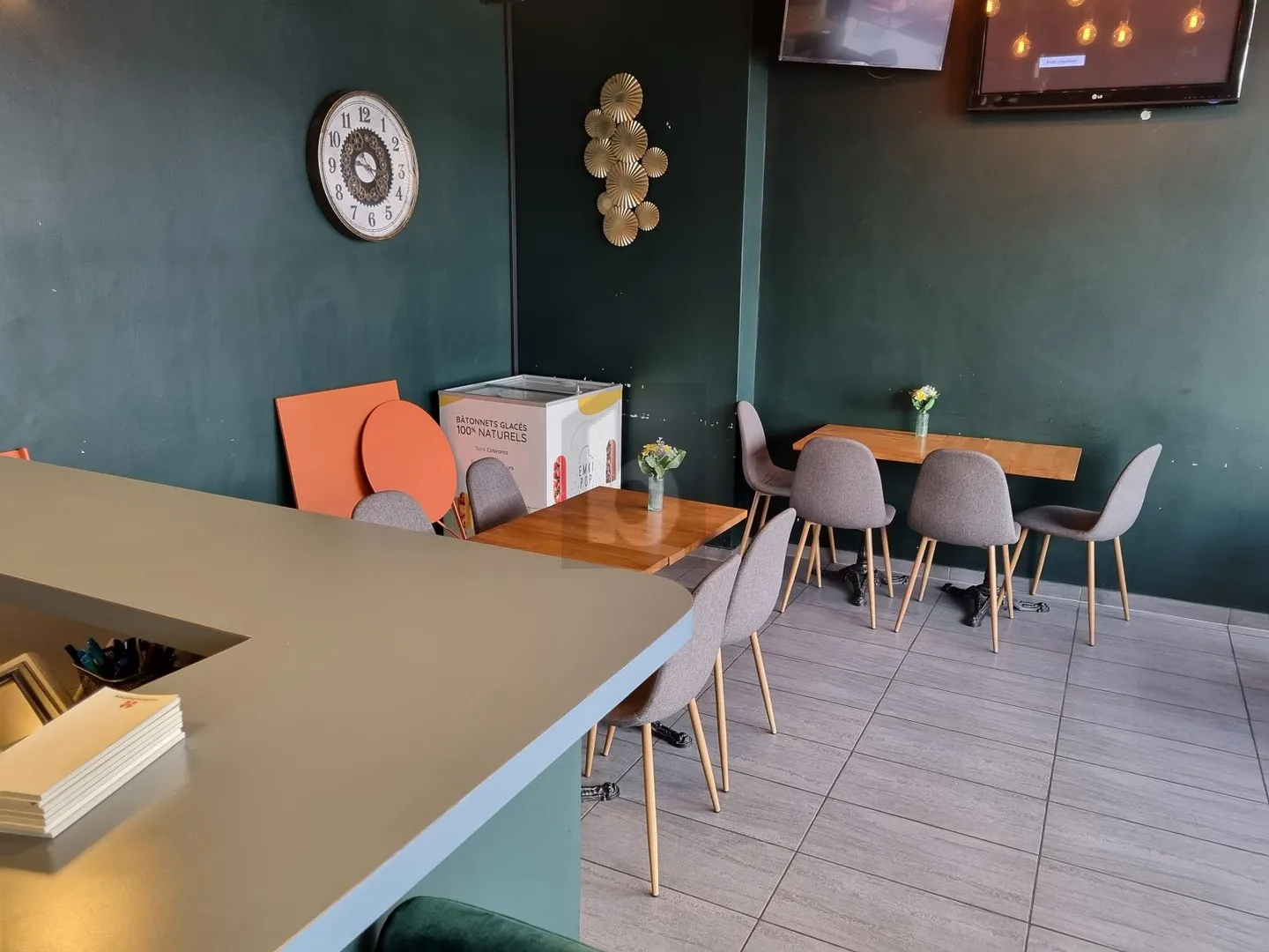 CAFE BAR IN ST-ROCH DISTRICT! - Photo 5 of 6