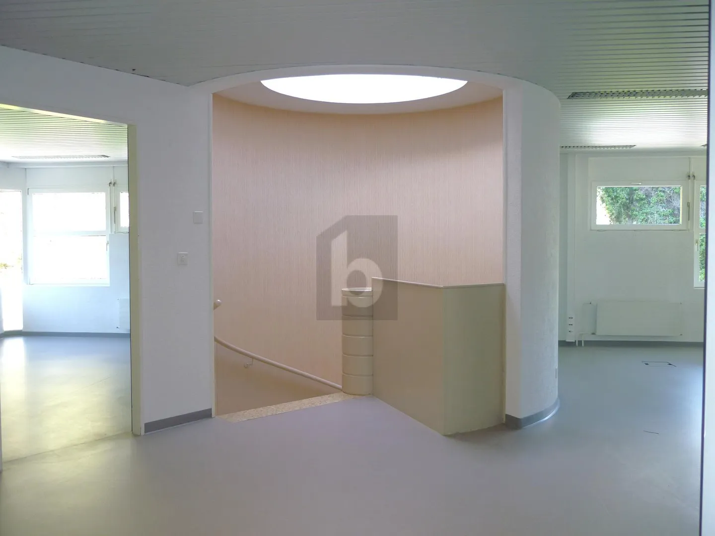 Independent Office Space in La Sarraz - Photo 3 of 6