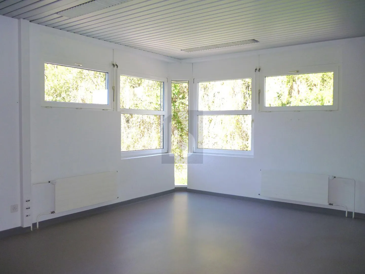 Independent Office Space in La Sarraz - Photo 5 of 6