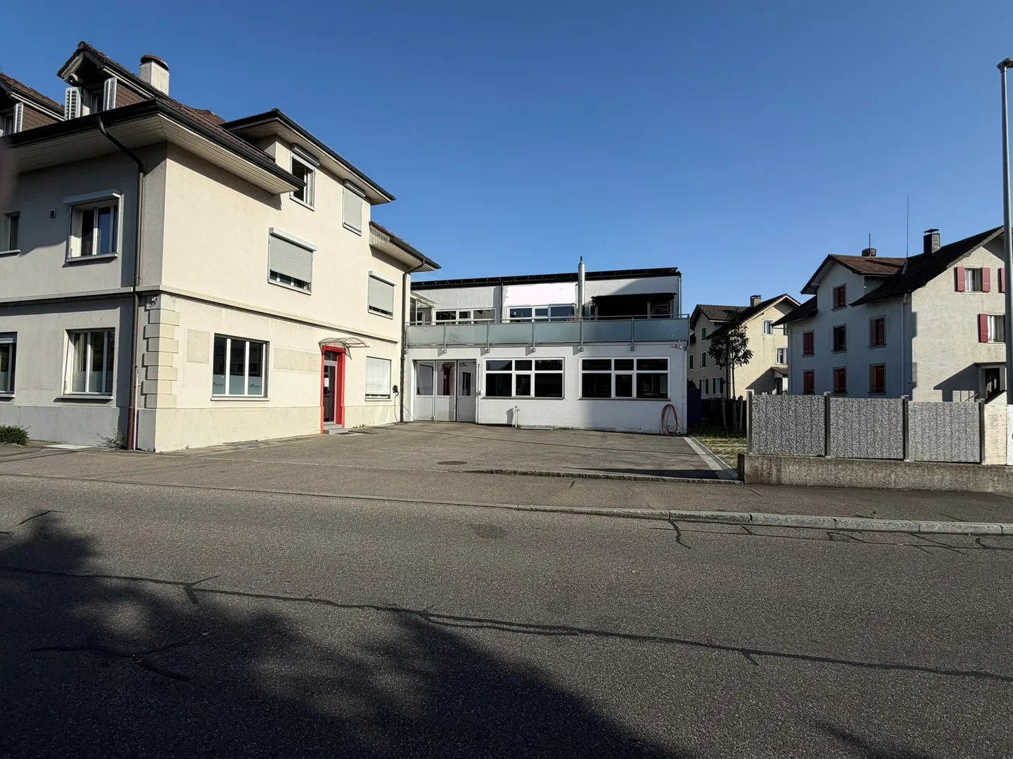 Gewerbehalle mit Büro - Foto 1 von 7