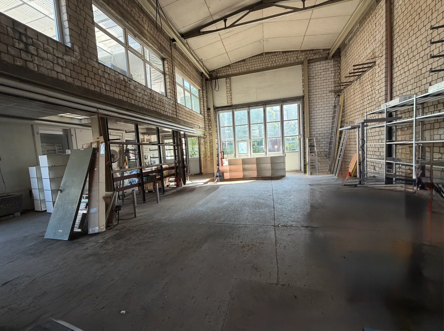 Gewerbehalle mit Büro - Foto 2 von 7