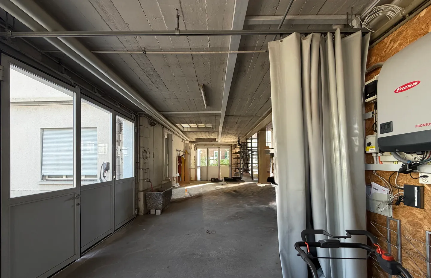 Gewerbehalle mit Büro - Foto 4 von 7