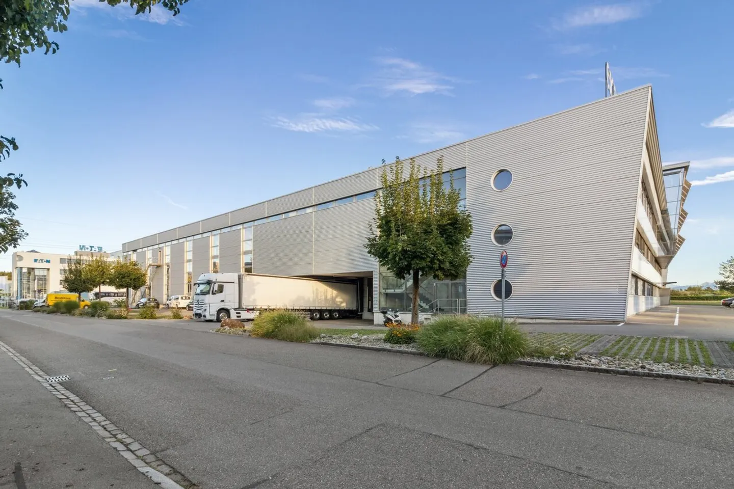 Your new business hub directly on the A1 - Photo 4 of 10