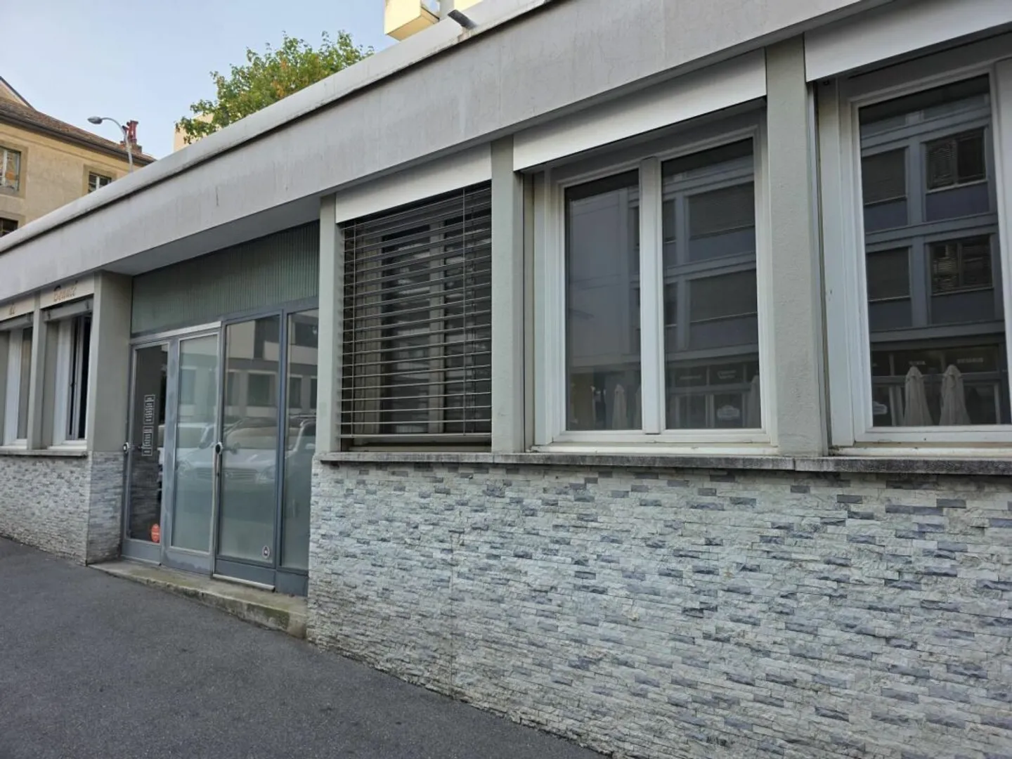 Uffici 110m2 al piano terra, quartiere delle Eaux Vives - Foto 2 di 11
