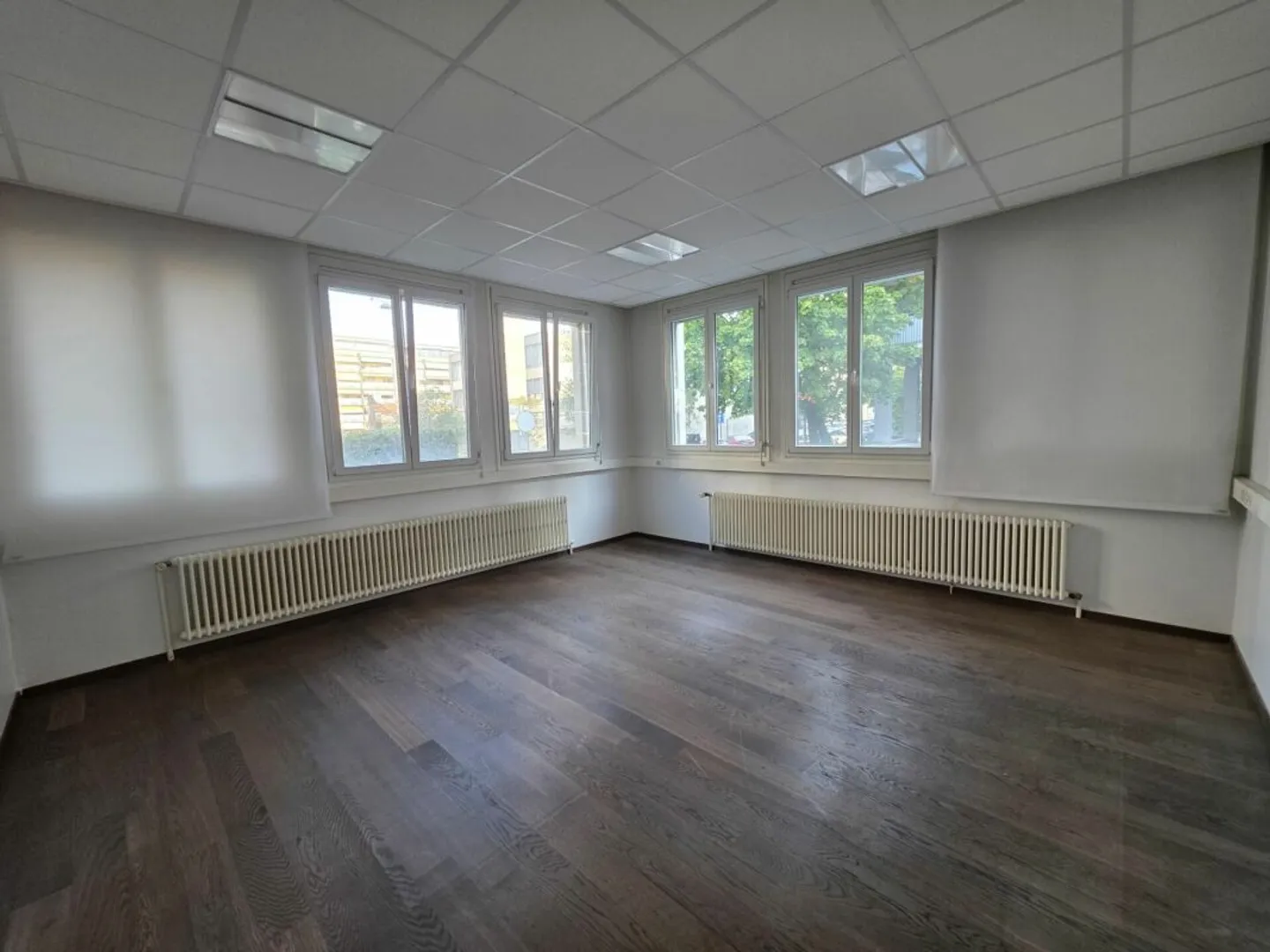 Uffici 110m2 al piano terra, quartiere delle Eaux Vives - Foto 1 di 11