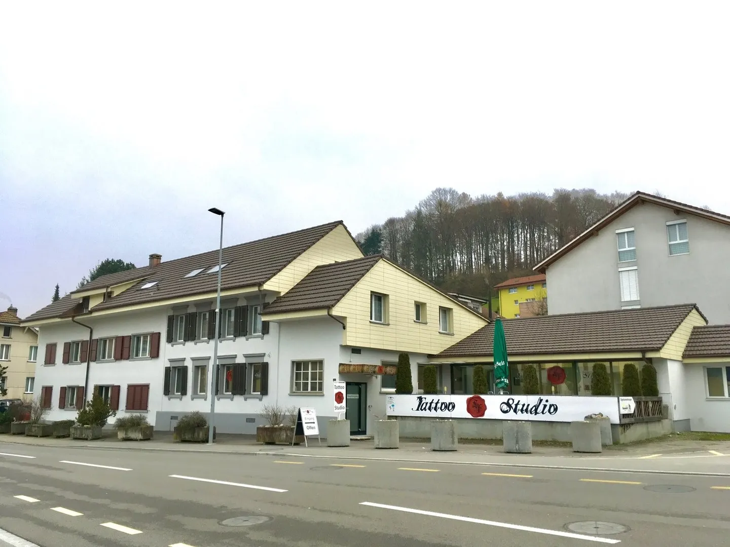 Commercial premises of 256 m² on the ground floor - Photo 1 of 13