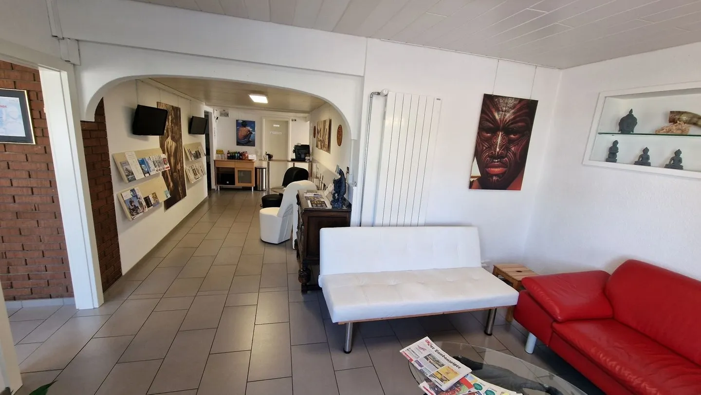 Commercial premises of 256 m² on the ground floor - Photo 3 of 13