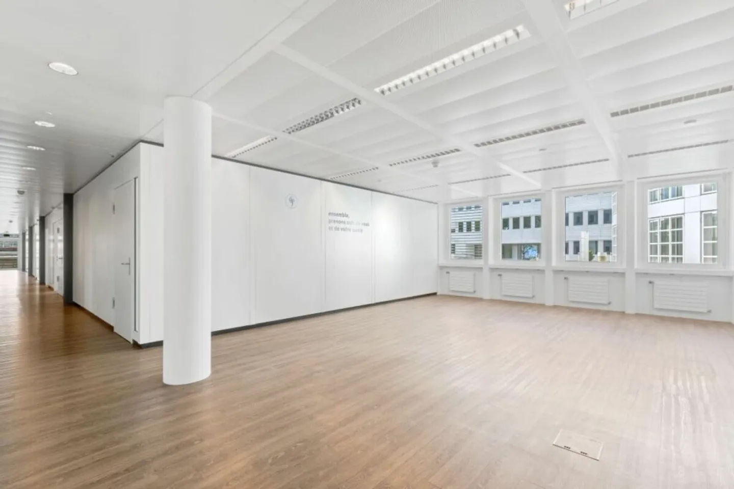 Last available offices / Spaces of 111, 185 and 210 m² in Renens - Photo 2 of 11