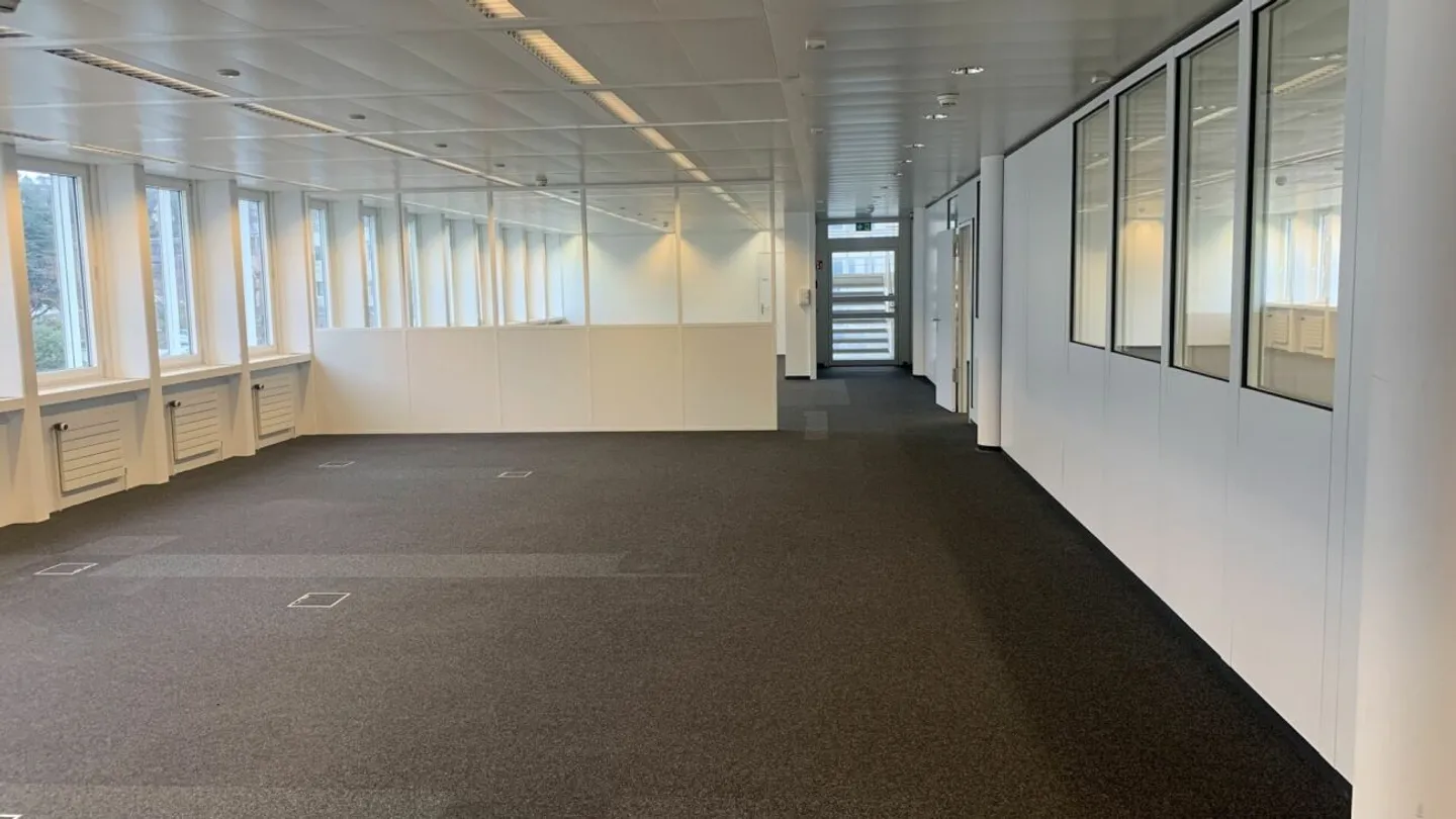 Last available offices / Spaces of 111, 185 and 210 m² in Renens - Photo 6 of 11