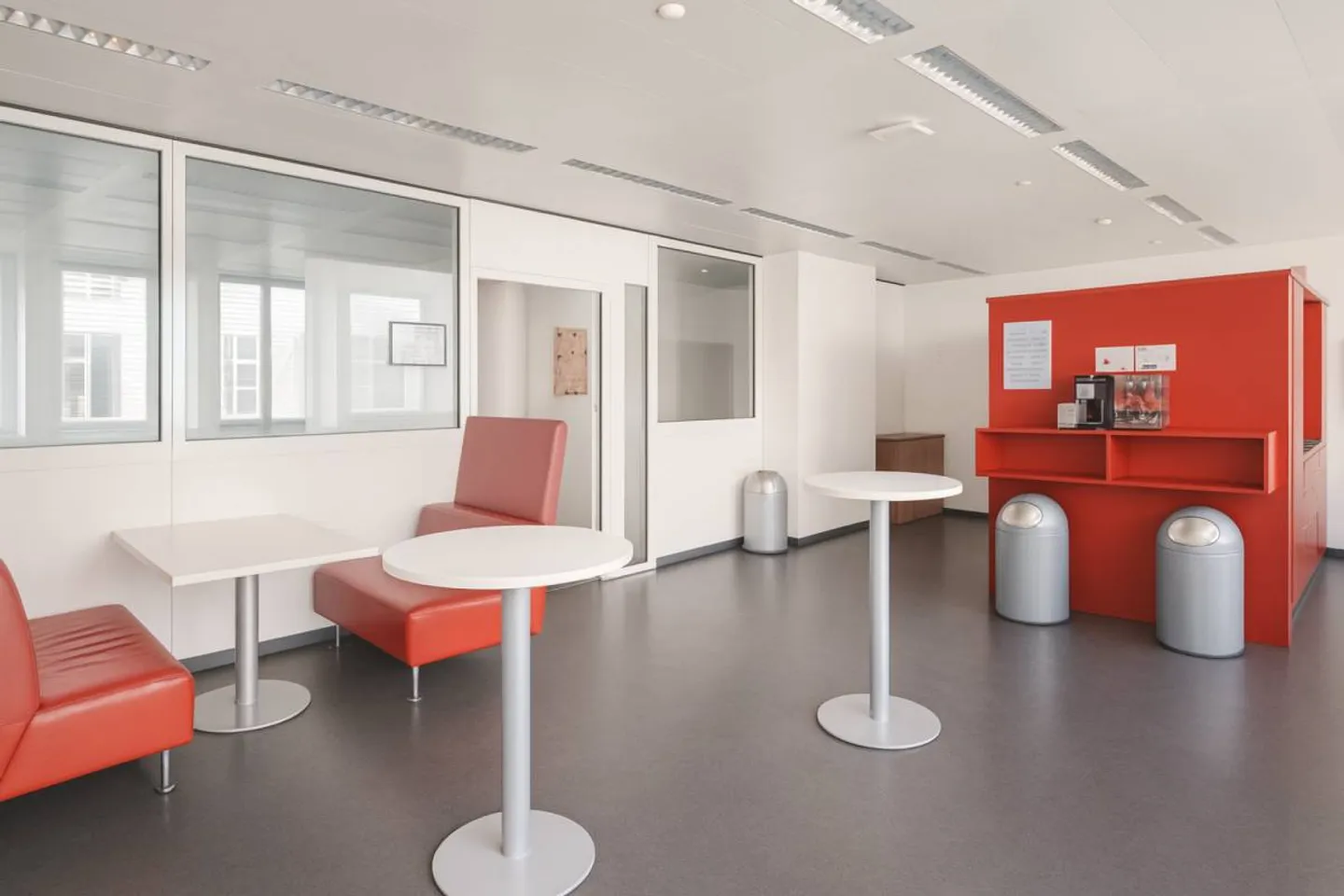 Last available offices / Spaces of 111, 185 and 210 m² in Renens - Photo 5 of 11