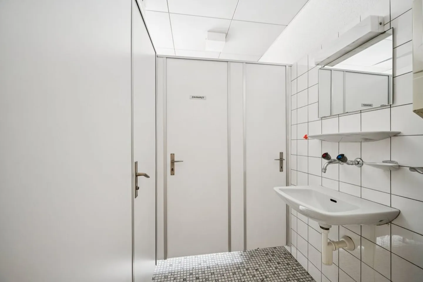 Einzelner Büroraum in Unterengstringen - Foto 2 von 6