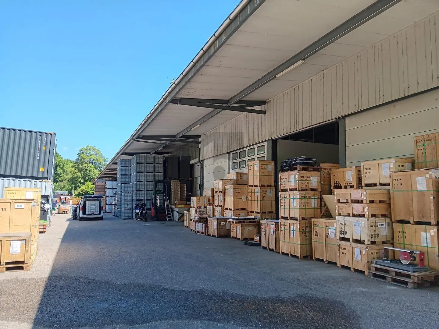 2 Cold Rooms and Office Near Yverdon! - Photo 2 of 6
