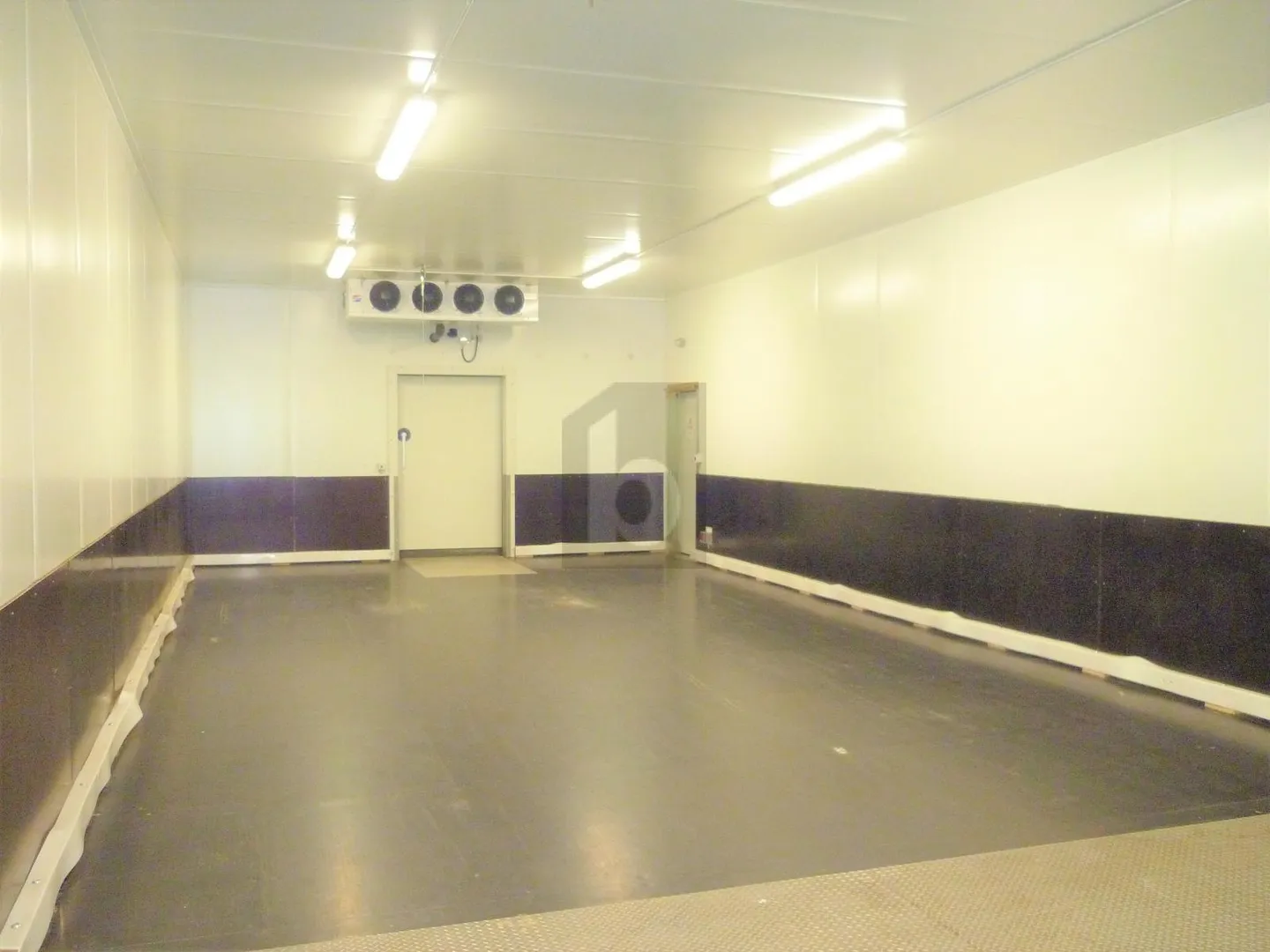 2 Cold Rooms and Office Near Yverdon! - Photo 3 of 6