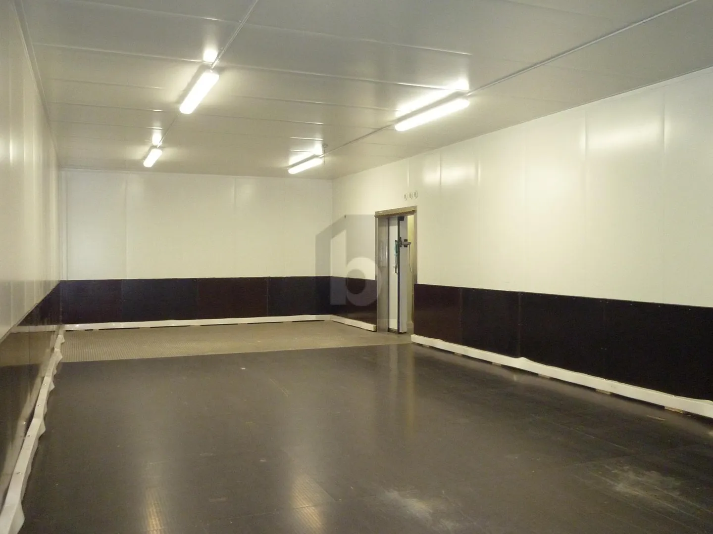 2 Cold Rooms and Office Near Yverdon! - Photo 4 of 6